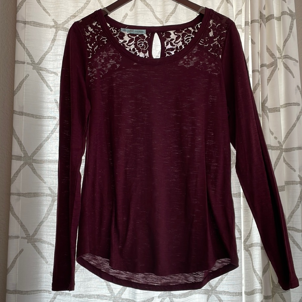 Maurices brand Long sleeve tee shirt with lace detail Maroon, size large, NWT